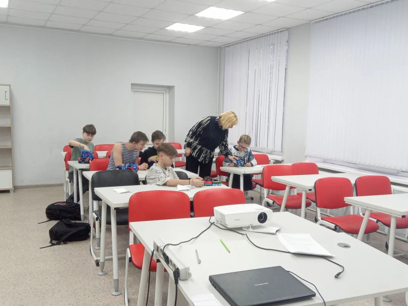 Мероприятие по теме "Отработка. основных движений и поворотов роботов".