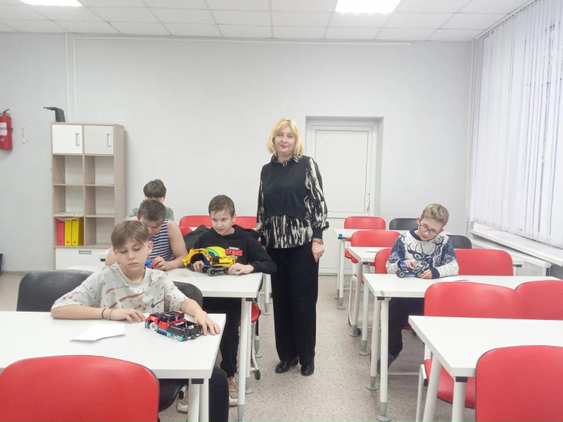 Мероприятие по теме "Отработка. основных движений и поворотов роботов".